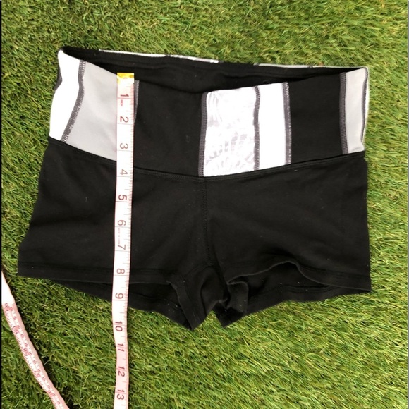 Lululemon Reversible Shorts - Picture 5 of 7